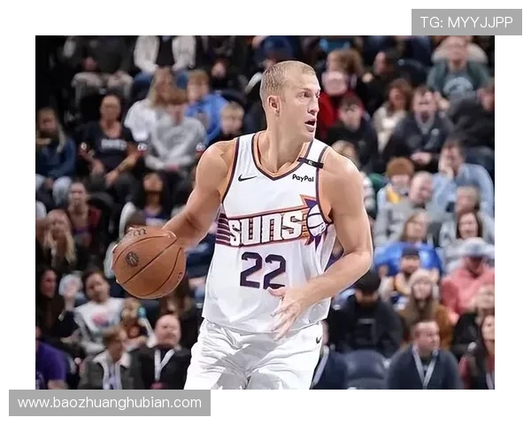 布克上半场表现出色却因伤退场10分钟内贡献11分2篮板3助攻